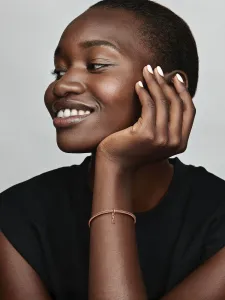 Подвеска в виде буквы I, выполненной курсивным алфавитом Pandora, золото