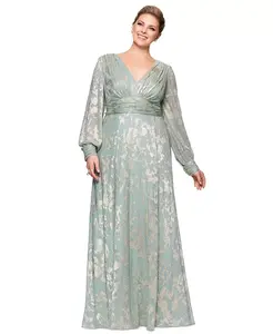 Платье А-силуэта с V-образным вырезом и металлизированной сеткой, plus size Betsy & Adam, зеленый