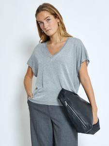 Футболка цвета светло-серый металлик. minus