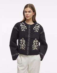 Vila Куртка в черном цвете