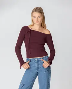 Женский тонкий джемпер с асимметричным воротником и бантом Noon, бордовый