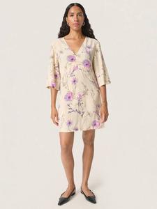 Мини-платье с цветочным принтом naoma Soaked In Luxury, цвет Whitecap Grey/Multi