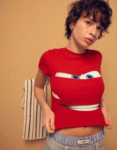 Футболка Bershka Cars с коротким рукавом и принтом красного цвета