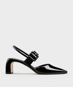 Двухцветные туфли-лодочки с пряжкой и острым носком.