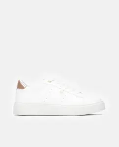 Женские спортивные кроссовки белого цвета с шнуровкой Xti