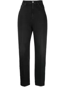 Зауженные джинсы с эффектом потертости TOTEME, черный