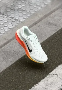 Кроссовки для бега по шоссе air winflo 11 Nike Performance, Summit White/Black/Bright Crimson/Topaz Gold-Coloured