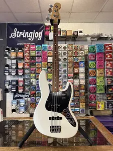 Бас-гитара Fender American Performer Jazz с грифом из палисандра - Arctic White