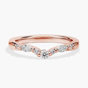 Романтичное кольцо с круглыми и изогнутыми бриллиантами огранки «маркиза» из розового золота 14 карат (1/4 карата). Blue Nile