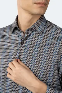 Светло-серый с темно-синими кинжалами и разноцветной рубашкой в виде круга Luchiano Visconti, мультиколор