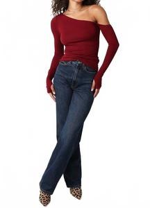 Топ Gigi асимметричный в алой расцветке OLIVACEOUS, Scarlet