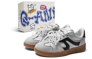 Q-AND Кроссовки Q and Slip устойчивые к скольжению с амортизацией и устойчивостью к истиранию низкие унисекс светло-серые черные с декоративными шнурками