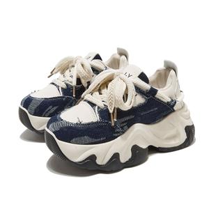 VICTORIA&VERA Антискользящие и износостойкие низкие массивные кроссовки для женщин с эффектом увеличения роста в синем цвете, цвет Blue