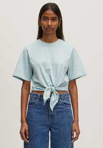 Футболка EDITED Print T-shirt, Pastellblau/Blue