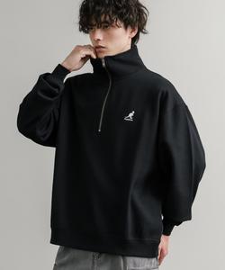 Специальный логотип коллаборации, вышитый на молнии до середины груди