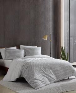 Комплект постельного белья с абстрактным полосатым рисунком, размер King Kenneth Cole New York, Gray