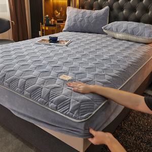 Disney Простыня на резинке 200х220 см, стеганая, цвет Padded - Ashtray