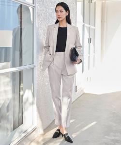 Двубортная куртка из ткани свободного плетения