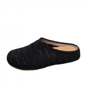 MADALLO Женские противоскользящие тапочки с закрытым носком черные, цвет Black