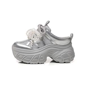 Закрытые тапочки для женщин A poinsettia princess, серебро