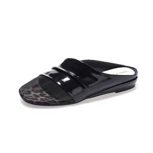 Сандалии с закрытым носком женские Devanro, Black