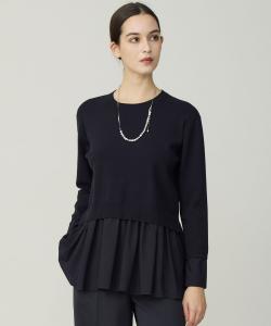 Пуловер с баской из эластичной смеси вискозы и шелка.