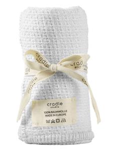 Уютное вязаное детское одеяло белого цвета Cradle Studio