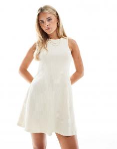 Мини-платье-борцовка Vero Moda Petite в рубчик кремового цвета