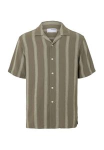 Повседневная рубашка обычного кроя с коротким рукавом и воротником-лацканами Selected, цвет 190926005 vetiver