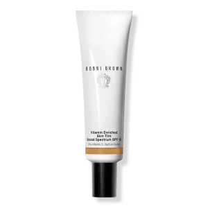 Увлажняющий тонирующий крем для кожи с витаминами, SPF 15 BOBBI BROWN, Golden 3 (golden olive)