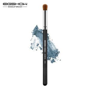 Кисть для растушевки теней для век Eigshow Beauty E846