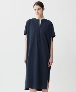 Платье RENU с мягким воротником-стойкой в виде пишущей машинки