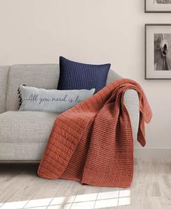 Стеганое плед Mills с вафельной прошивкой, 60 x 50 дюймов Levtex, красный