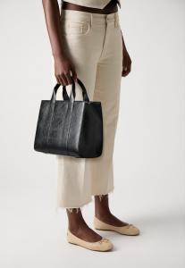 Сумка RSGCRINKLESQUAREMDTOTEZ KARL LAGERFELD, черный