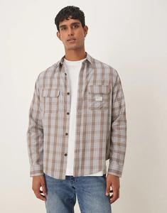 Свободная рубашка ASOS DESIGN в коричневую клетку с нашивкой в ​​стиле рабочей одежды