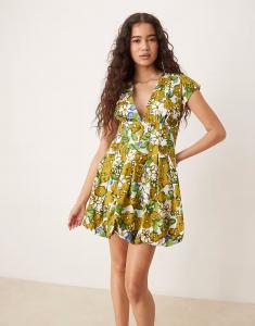 Гламурное мини-платье с V-образным вырезом и крупным коричнево-зеленым цветочным принтом Glamorous