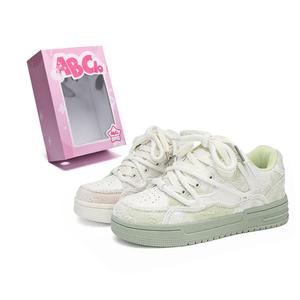 ABCIO Повышающие высоту амортизирующие легкие нескользящие низкие скейтбордские кроссовки унисекс розовый и синий непарные, цвет Pink Blue Mismatched