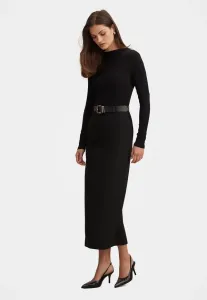 Эдвина выбирает платья для особых случаев. Forever New, Black