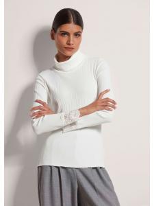 MADELEINE Элегантная базовая футболка с кружевом и водолазкой, кремового цвета