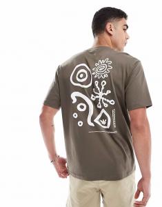 Футболка ONLY & SONS свободного кроя с принтом на спине в старинном стиле коричневого цвета