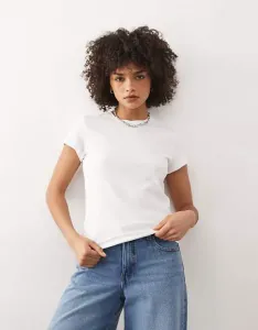 Белая футболка Weekday в стиле 90-х годов