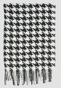 Шарф MIT HAHNENTRITT-MUSTER UND FRANSEN s.Oliver, черный