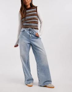 Джинсы Vero Moda Wien средней посадки с широкими штанинами и поясом, светло-голубого цвета