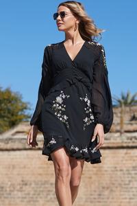 Платье с цветочной вышивкой и рюшами внизу Sosandar, черный