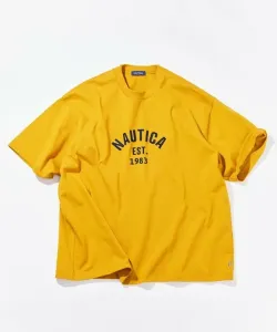 Футболка с коротким рукавом и большой войлочной нашивкой в виде арки.