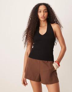 Топ Mango slim fit из тонкой вязки с V-образным вырезом черного цвета