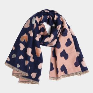 Продолговатый шарф с бахромой и узором в виде сердца Truedames, темно-синий