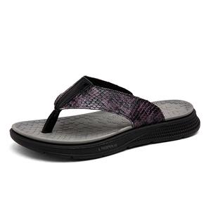 CANUVEN Устойчивые к запаху и истиранию шлепанцы мужские с принтом под змеиную кожу черные, цвет Snakeskin Print Black