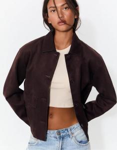 Куртка Stradivarius из искусственной замши с карманами бордового цвета