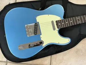 Fender LE Road Worn 60s Telecaster 2024 года с грифом из палисандра, цвет Lake Placid Blue, с чехлом